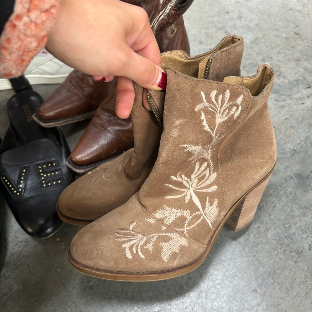 Lucky brand embroidered booties size 7